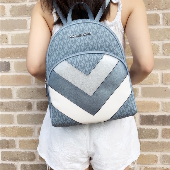 ‼️SALE‼️👜💕Michael Kors Backpack & Wallet SET - Picture 5 of 8